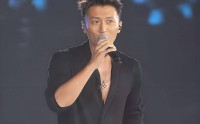霍震霆全程没鼓掌张敬轩突然病退英皇演唱会彻底翻车